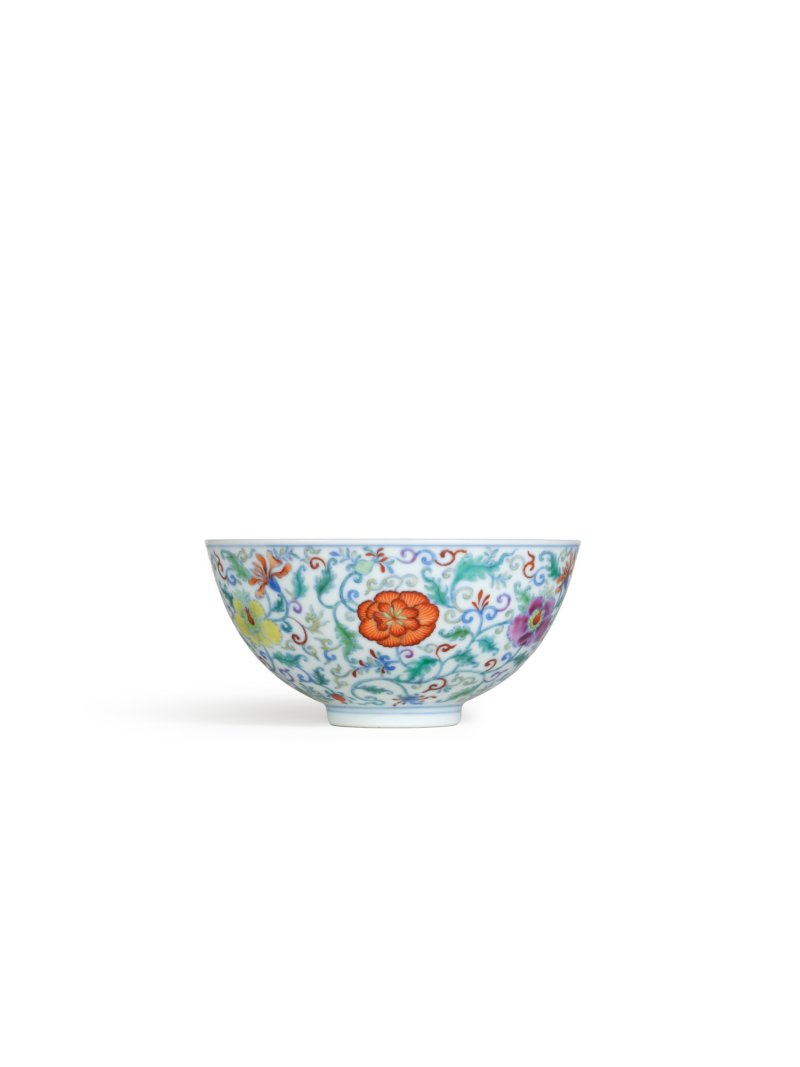 A fine doucai and famille-rose 'floral' bowl, Mark and period of Yongzheng | 清雍正　鬪彩加粉彩花卉紋盌　《大清雍正年製》款 - 图1