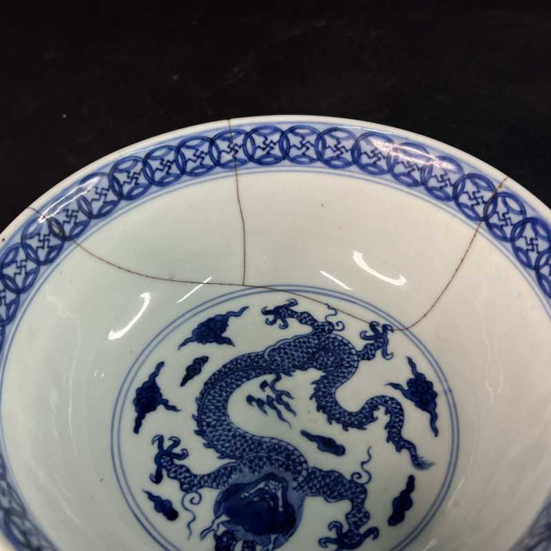 清雍正 青花外八蛮进宝内云龙纹碗 - 图6