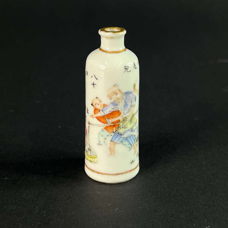 清 粉彩人物纹鼻烟壶 - 图1