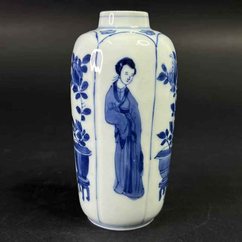 清康熙 青花开窗花神图瓶 - 图1