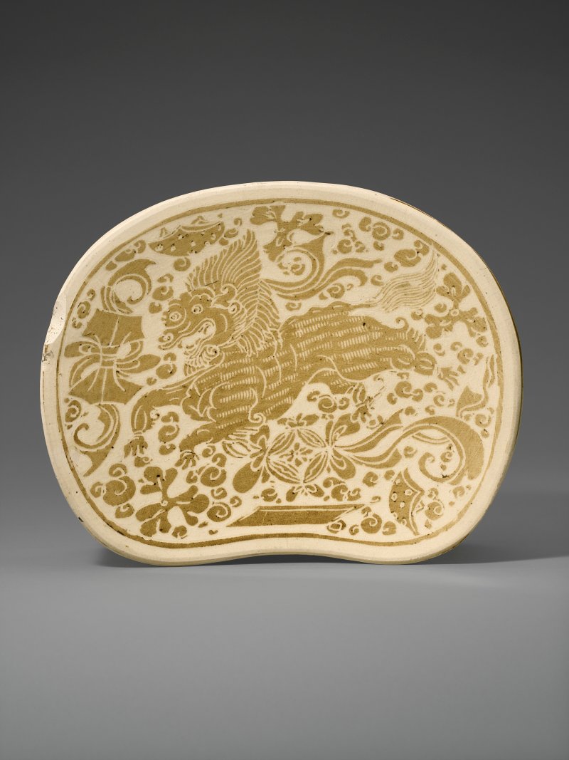 北宋 定窯白地剔麒麟紋枕  NORTHERN SONG DYNASTY (AD 960-1127) - 图2