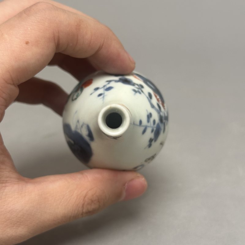 清康熙 青花五彩婴戏图胆瓶 - 图5