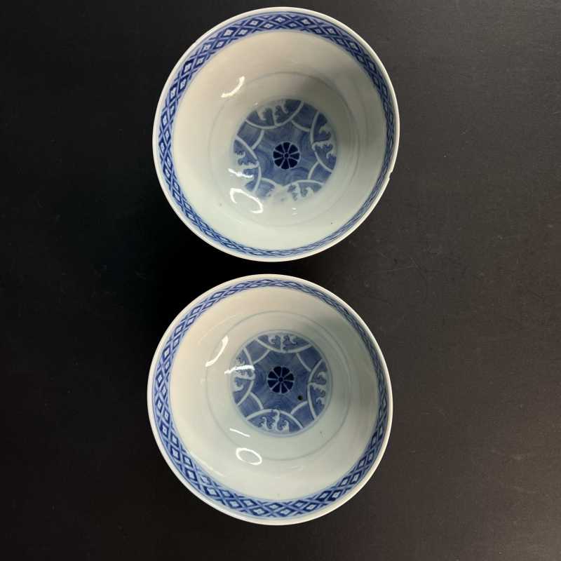 清光绪 青花云鹤八卦纹碗一对 - 图5
