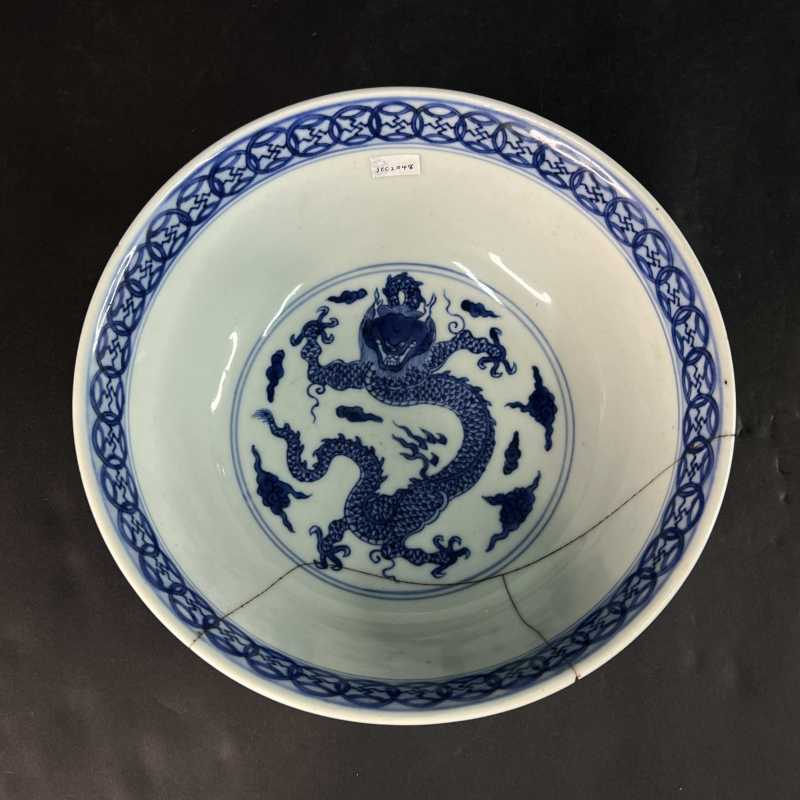清雍正 青花外八蛮进宝内云龙纹碗 - 图7