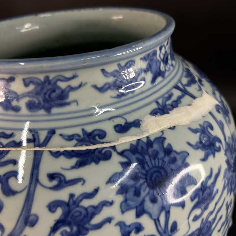 明万历 青花缠枝莲纹大罐 - 图7