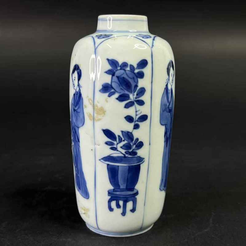 清康熙 青花开窗花神图瓶 - 图2
