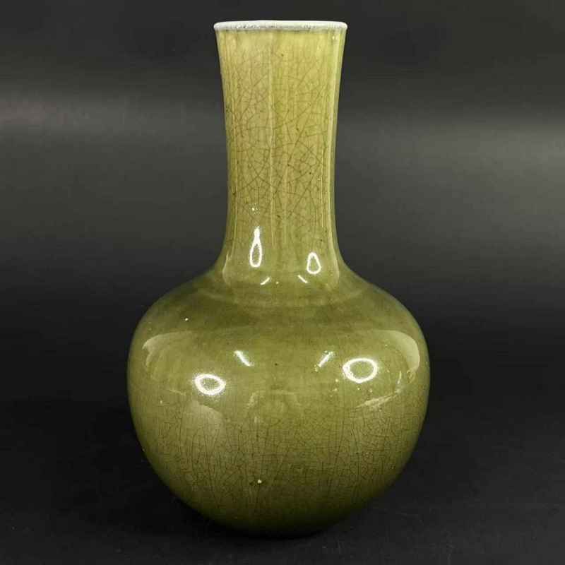 清 朗窑绿釉天球瓶