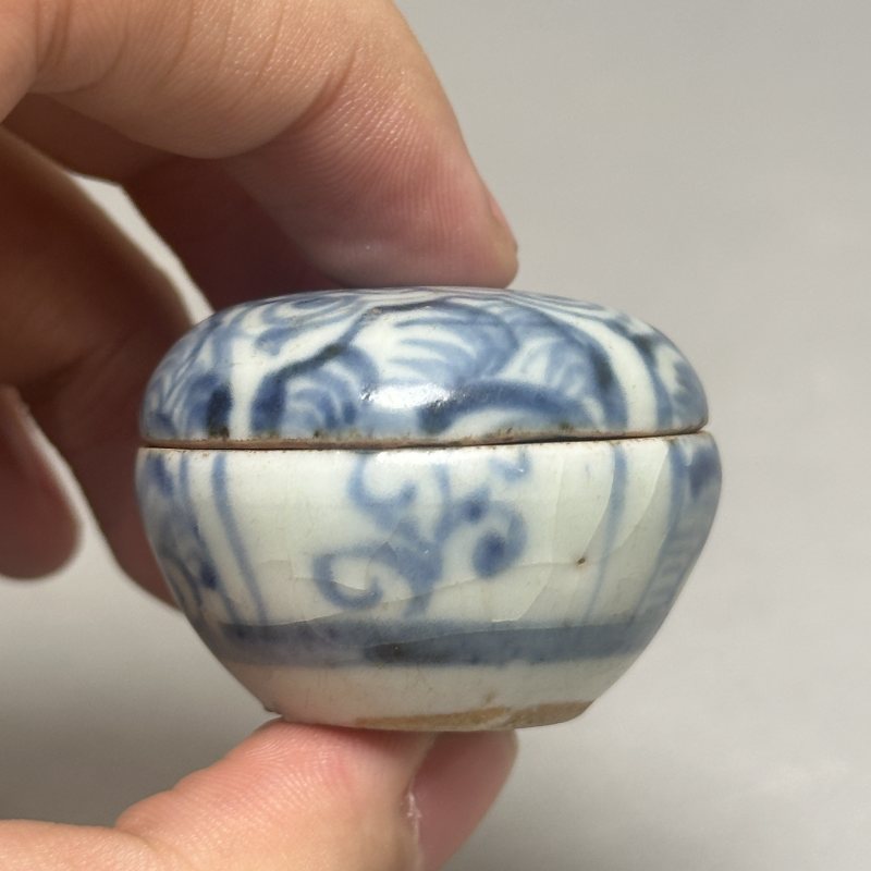 明中期 青花卷草纹印泥盒 - 图3