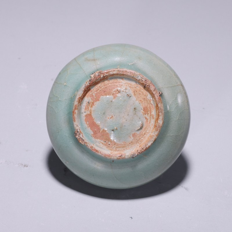 明代 高丽翡色青釉暗刻花卉纹油壶 - 图3