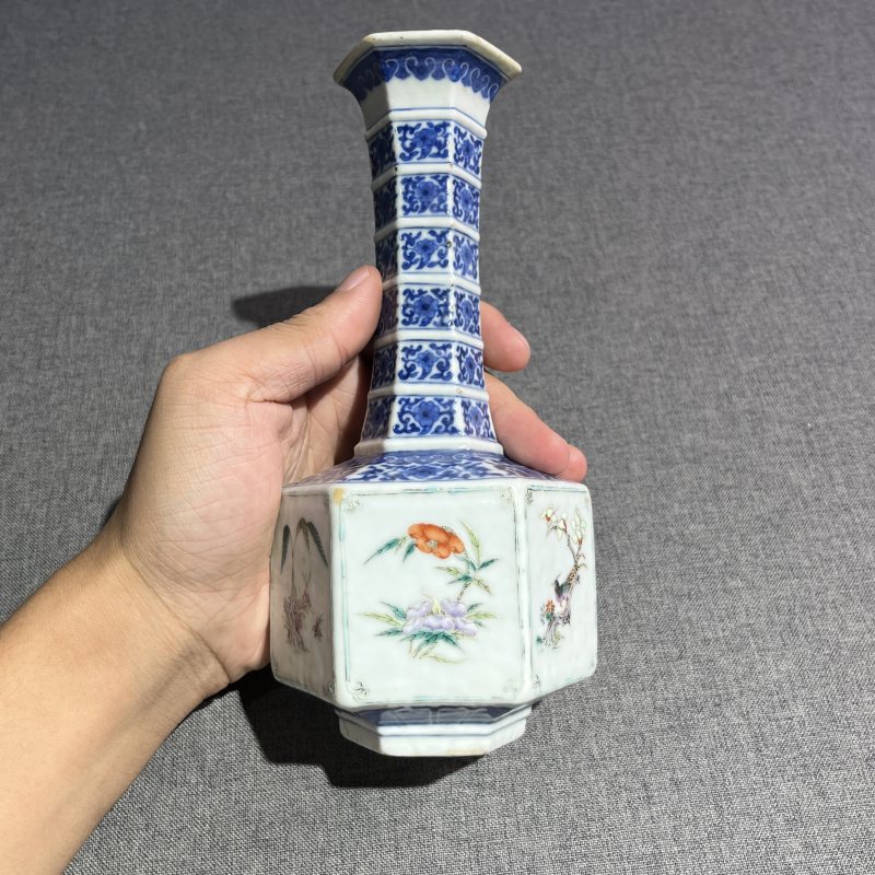清晚期青花粉彩花鸟六方瓶 - 图4