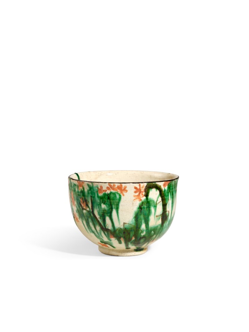 An enamelled stoneware bowl, signed Kenzan sei sho (Ogata Kenzan, 1663–1743) and kao [cursive monogram], Kenzan ware, Kyoto, Edo period, 18th century | 形乾山　色絵宇津山（蔦細道）図鉢　江戸時代中期　18世紀初頭中期「乾山」（銹絵銘） - 图1