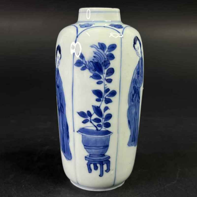 清康熙 青花开窗花神图瓶 - 图6