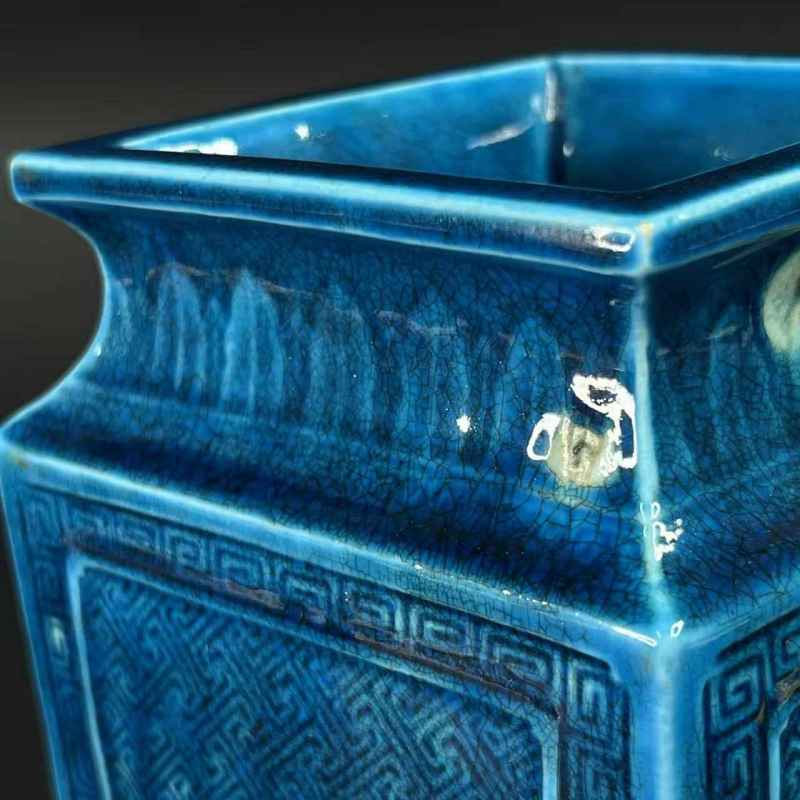 清 孔雀蓝釉模印八仙纹菱形瓶 - 图6