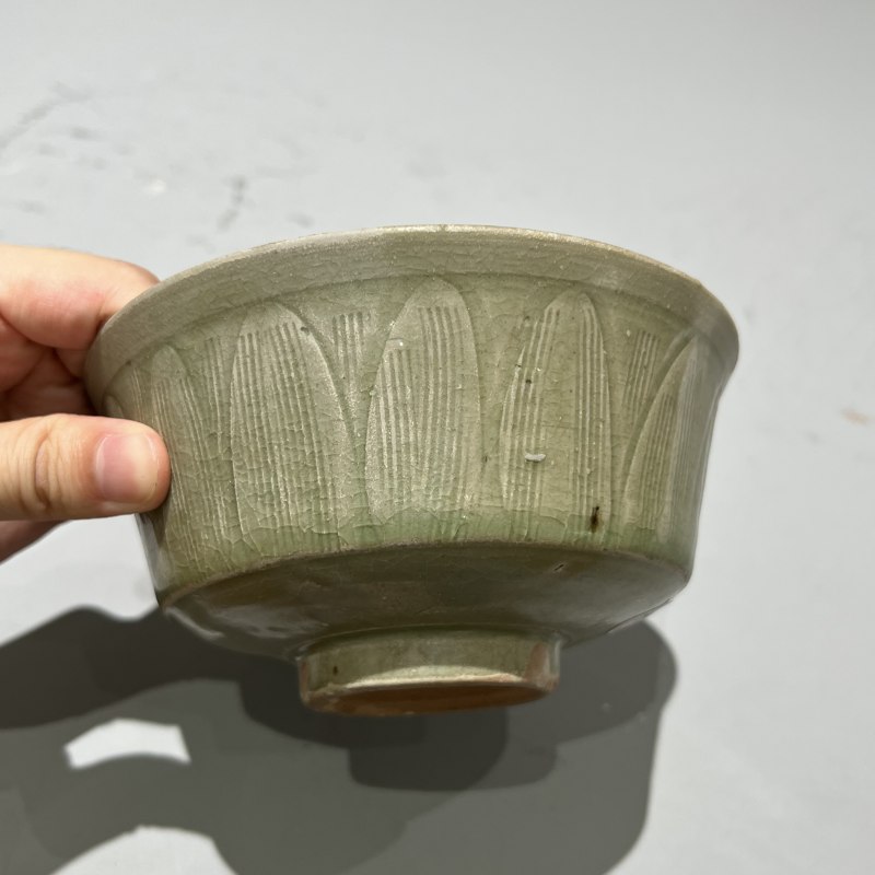 明代 青釉刻花折腰碗 - 图9