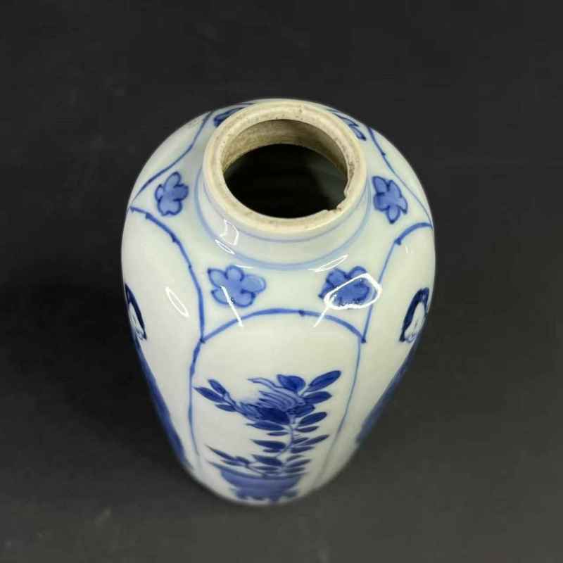 清康熙 青花开窗花神图瓶 - 图7