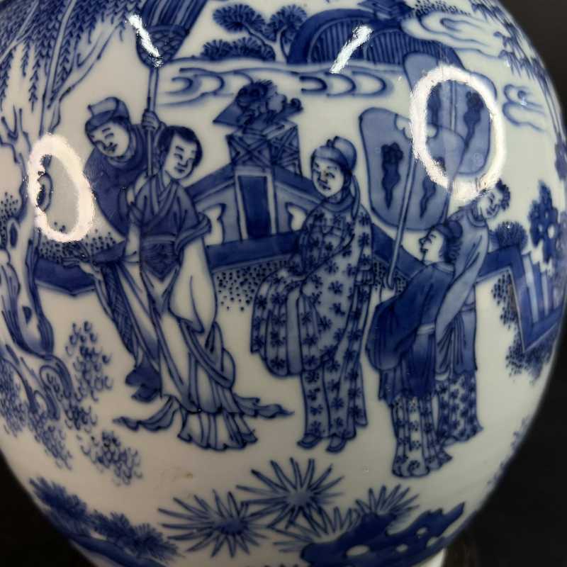 明崇祯 青花西厢记纹壁瓶 - 图7