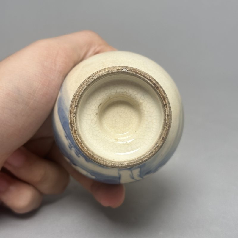 清中期 青花煨瓷陶渊明爱菊图盘口琵琶瓶 - 图6