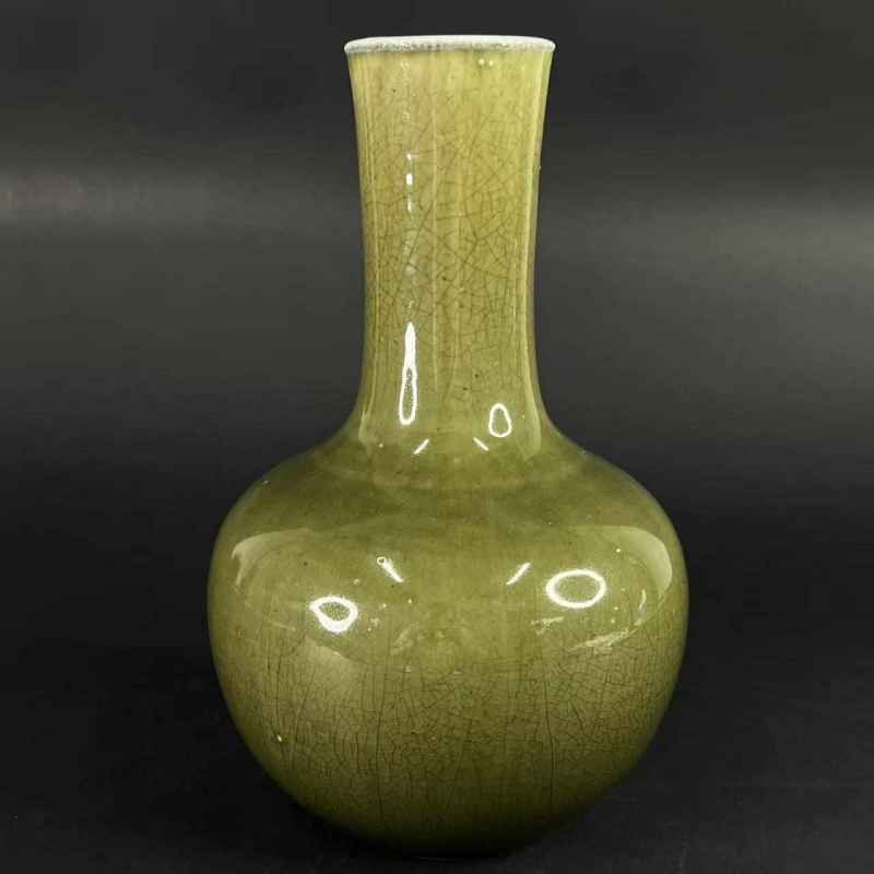 清 朗窑绿釉天球瓶 - 图6