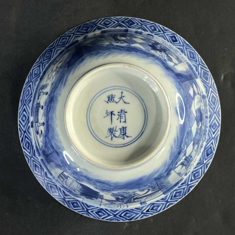 清康熙 青花西厢记图折沿大碗 - 图7