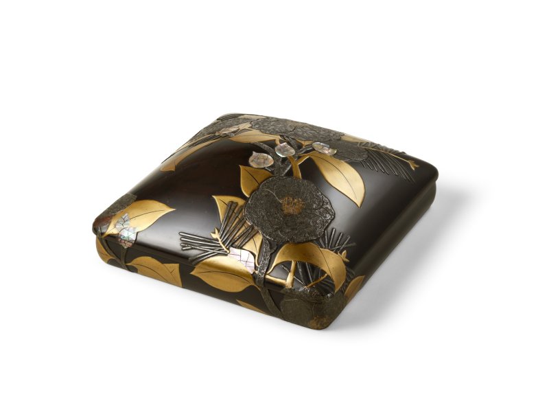 School of Ogata Korin (1658–1718), A lacquer suzuribako [writing box], Edo period, 18th – 19th century | 琳派　椿若松蒔絵螺鈿硯箱　江戸時代中期　18〜19世紀 - 图1