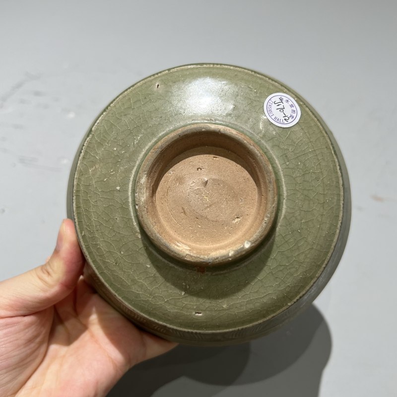 明代 青釉刻花折腰碗 - 图10