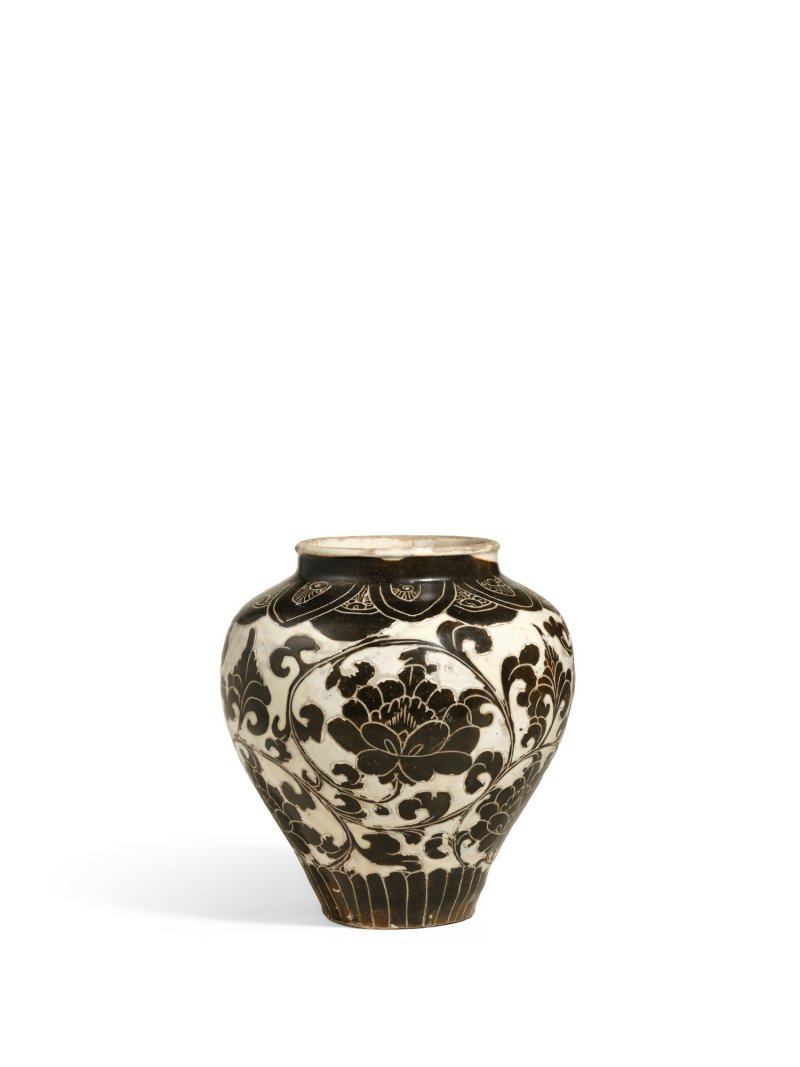 A rare Cizhou sgraffiato 'peony' jar, Northern Song dynasty | 北宋　磁州窰白地剔黑彩牡丹紋罐 - 图2