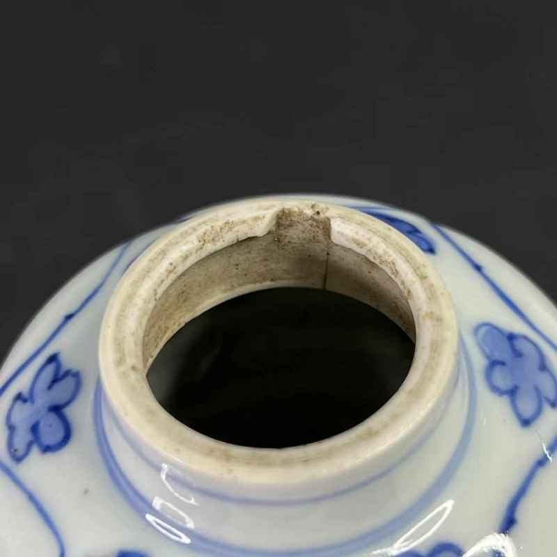 清康熙 青花开窗花神图瓶 - 图9
