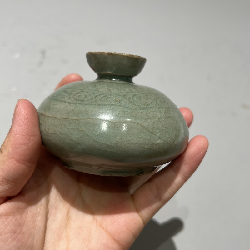 明代 高丽翡色青釉暗刻花卉纹油壶 - 图8