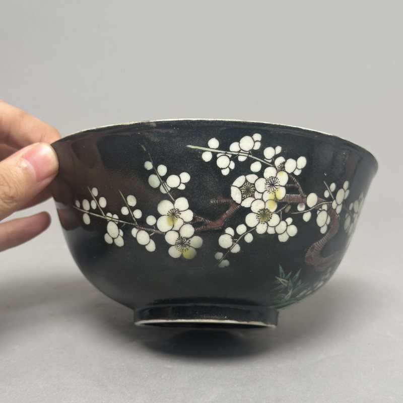 清晚期 墨地素三彩花卉纹碗 - 图3