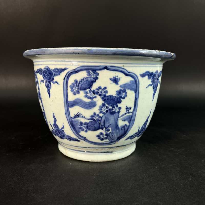 明万历 青花开窗洞石花卉纹花盆 - 图2
