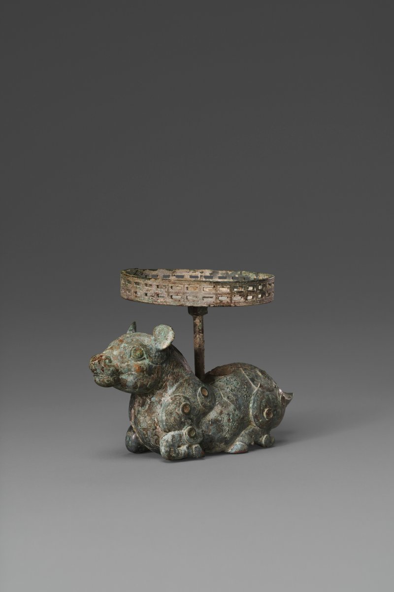 戰國 公元前五/四世紀 青銅獸燈  WARRING STATES PERIOD, 5TH-4TH CENTURY BC - 图3