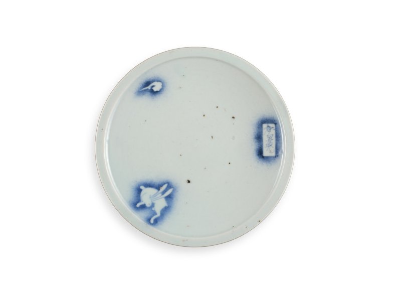 A set of five porcelain dishes, Shoki Imari ware, Hizen, Edo period, circa 1630-40 | 染付吹墨兎図皿　五枚　初期伊万里　肥前　江戸時代前期　1630-1640年代 - 图5