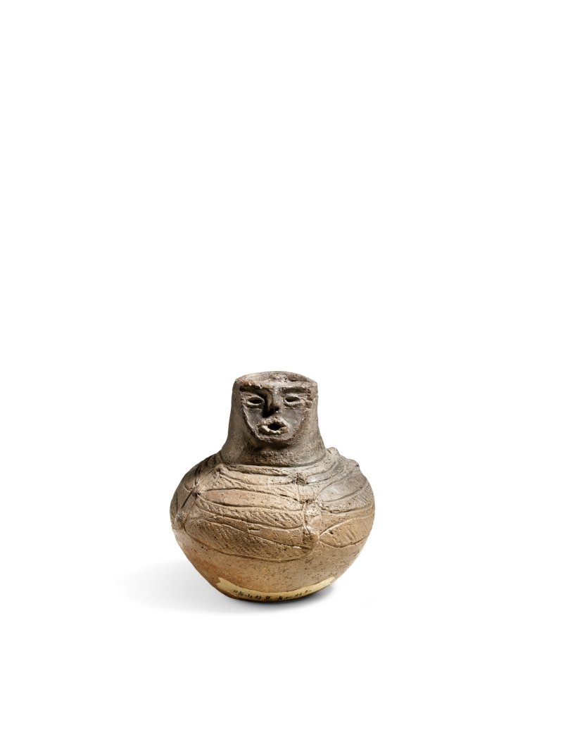An earthenware jar modelled with a human face, Late Jomon period, 2000 – 1000 BCE | 顔面装飾付壺形土器　縄文時代後期　紀元前2000～紀元前1000年 - 图1