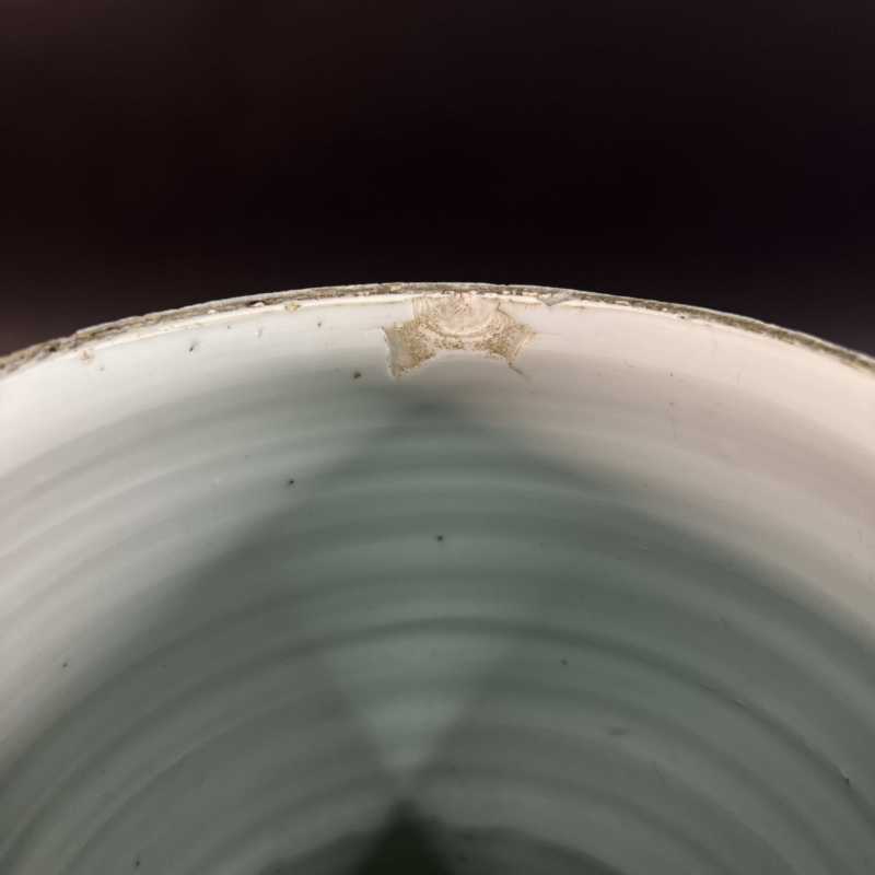 清康熙 青花锦地开窗山水人物纹花觚 - 图6
