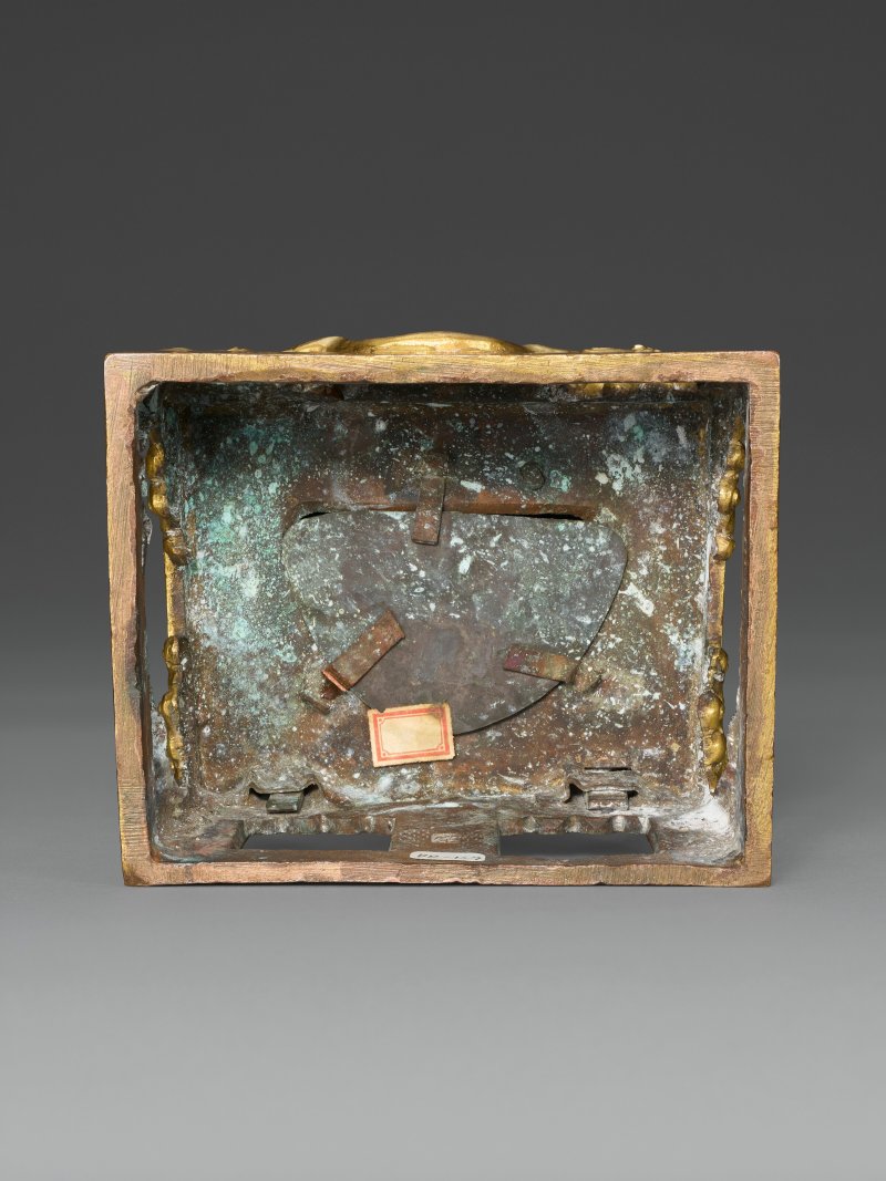 清乾隆庚寅年（1770年） 鎏金銅無量壽佛坐像  QIANLONG PERIOD, INCISED WITH CYCLICAL GENGYIN DATE, CORRESPONDING TO 1770, AND OF THE PERIOD - 图5