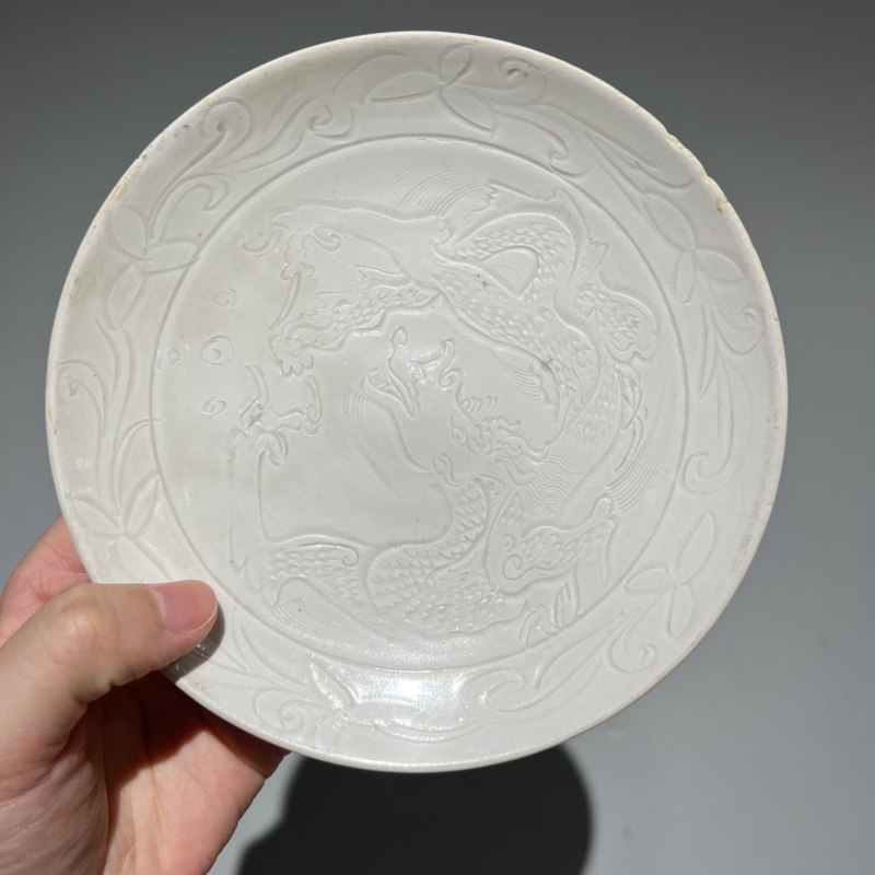 明代 白釉龙纹盘 - 图4