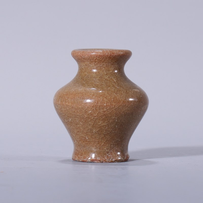 明代 龙泉窑米黄釉小瓶 - 图1