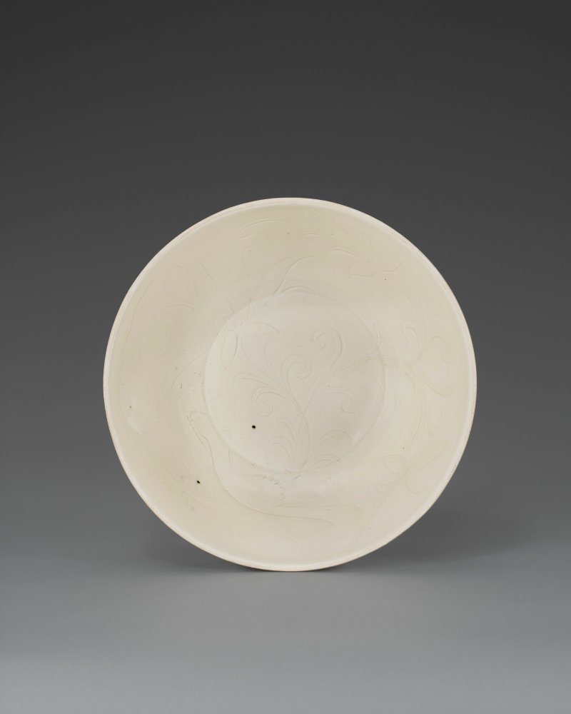 北宋 定窯白釉刻萱草紋盆  NORTHERN SONG DYNASTY (AD 960-1127) - 图1