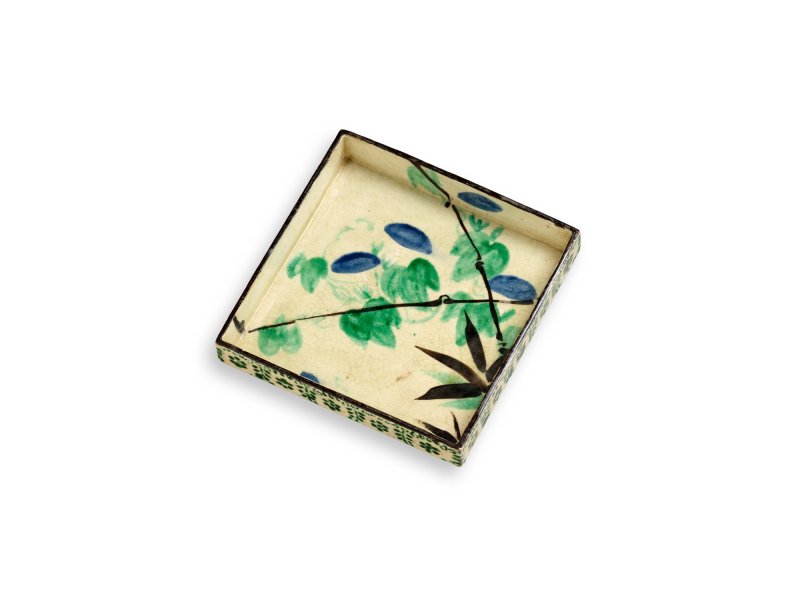 A set of ten enamelled stoneware dishes, Signed on the base Kenzan (Ogata Kenzan, 1663-1743), Kenzan ware, Kyoto, Edo period, 18th century | 尾形乾山　色絵絵替角皿　10各　江戸時代中期　18世紀前半 - 图12