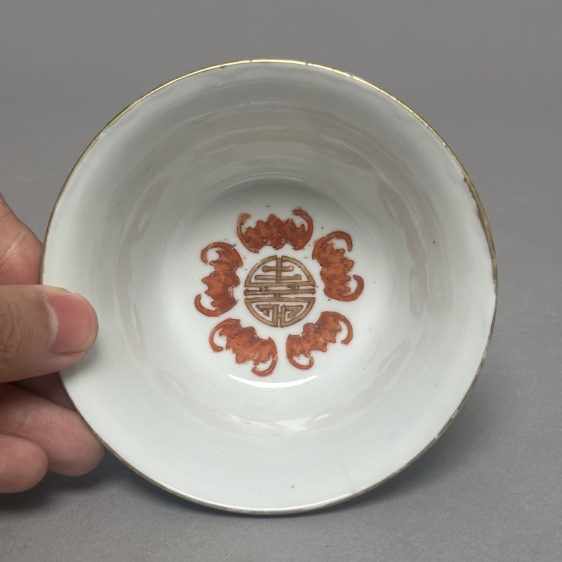 清光绪 墨地粉彩花卉纹杯 - 图5