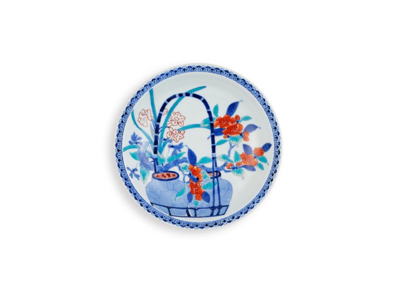 A porcelain dish, Nabeshima ware, Hizen, Edo period, late 17th – early 18th century | 色絵花籠文皿　肥前　鍋島藩窯　江戸時代中期　17世紀後半～18世紀前半 - 图1