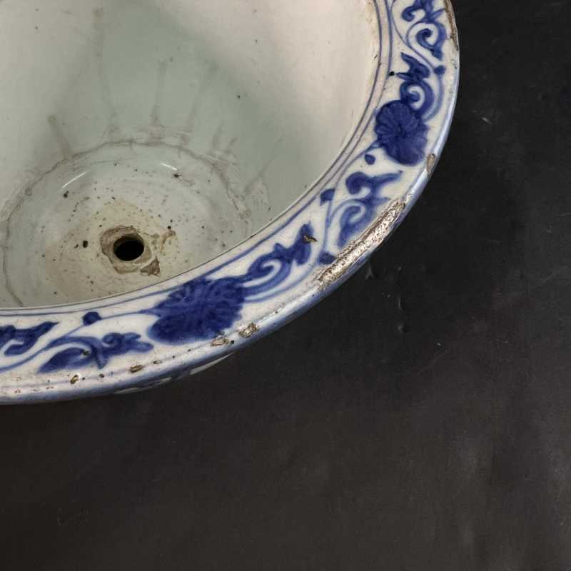 明万历 青花开窗洞石花卉纹花盆 - 图6