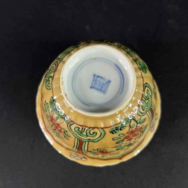清康熙 米黄地青花五彩杯碟一组 - 图7