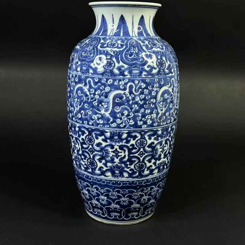 清康熙 青花龙穿花卉纹灯笼瓶 - 图1