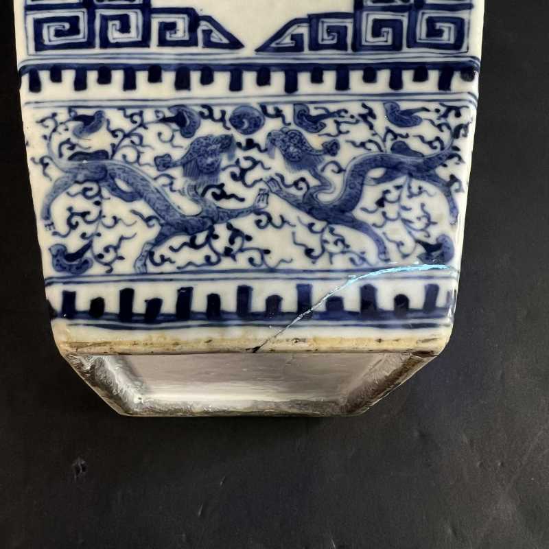 清中期 青花夔龙捧寿纹方瓶 - 图10