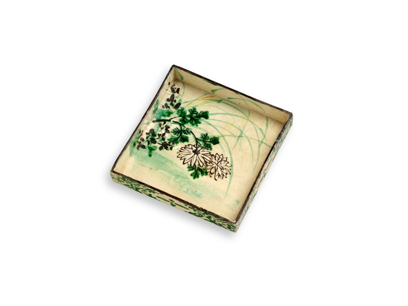 A set of ten enamelled stoneware dishes, Signed on the base Kenzan (Ogata Kenzan, 1663-1743), Kenzan ware, Kyoto, Edo period, 18th century | 尾形乾山　色絵絵替角皿　10各　江戸時代中期　18世紀前半 - 图3
