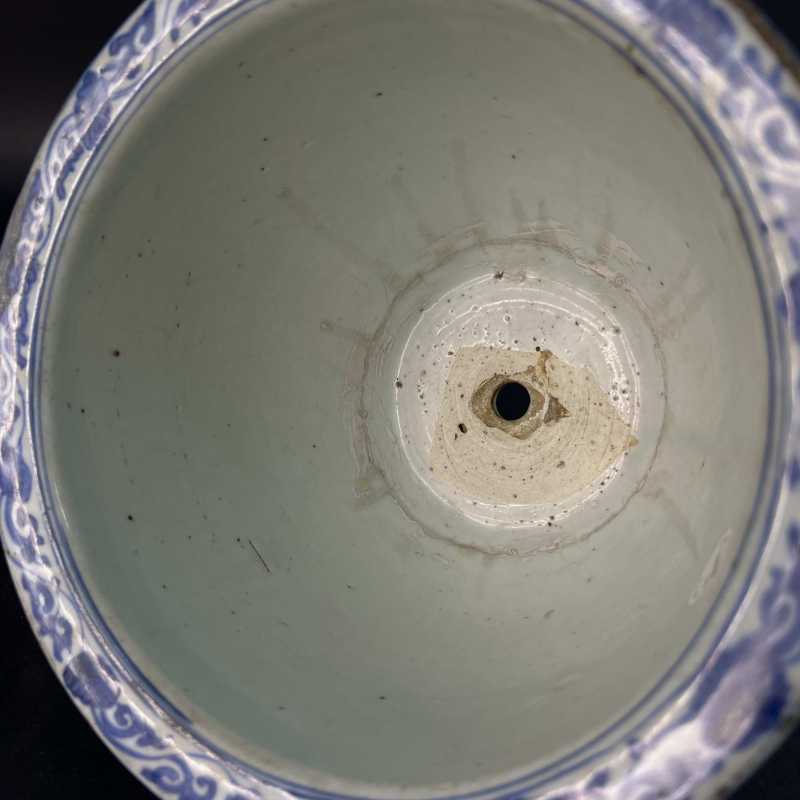 明万历 青花开窗洞石花卉纹花盆 - 图8