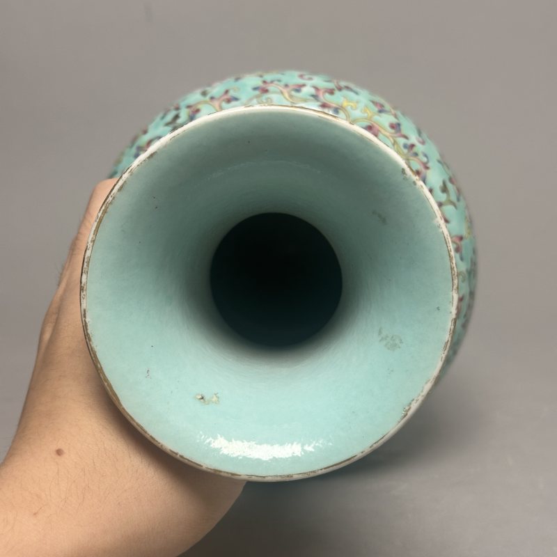 清晚期 绿地洋彩缠枝莲纹螭龙赏瓶一对 - 图5