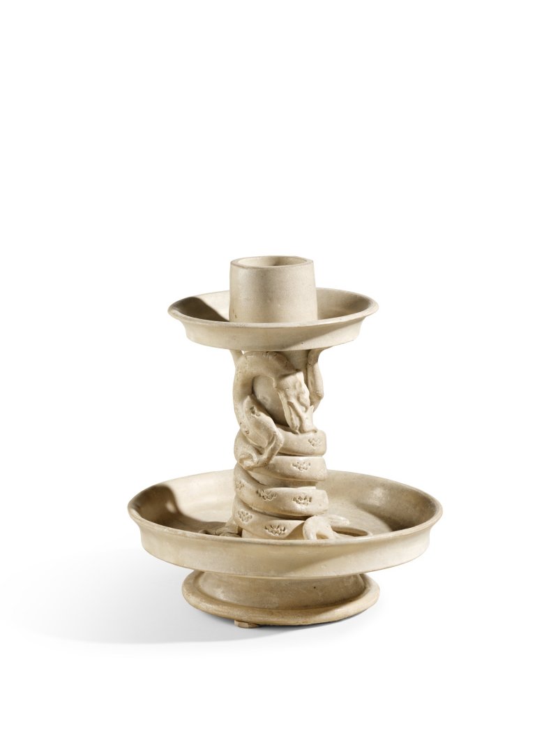 A rare white-glazed 'chilong' candle holder, Early Tang dynasty | 唐初　白釉塑貼蟠螭紋燭台 - 图1