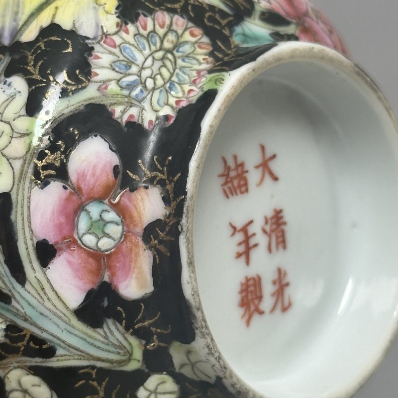 清光绪 墨地粉彩花卉纹杯 - 图8